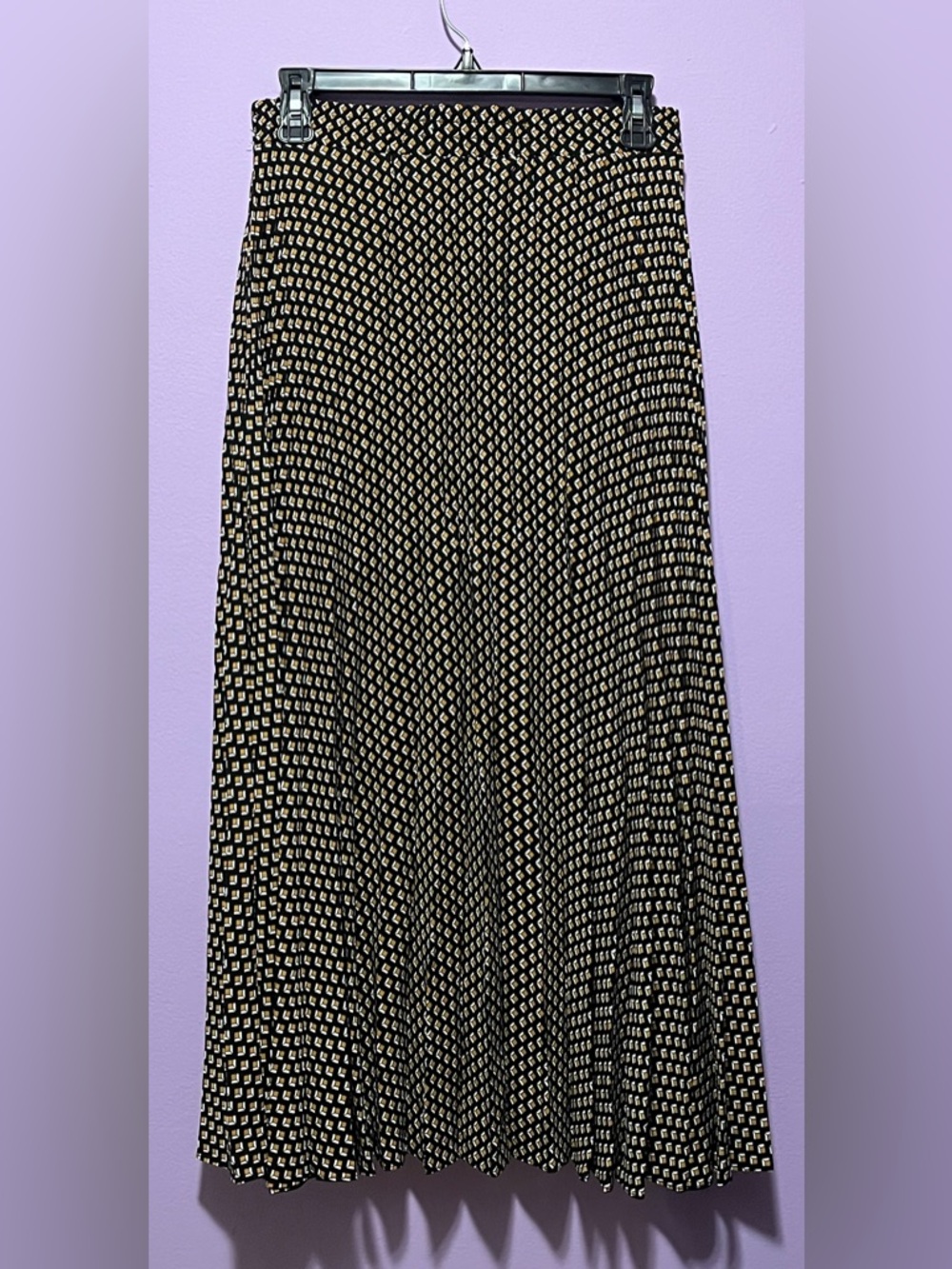 NWT Max Studio Pleated Maxi Skirt in Black + Gold Geometric - Size XS